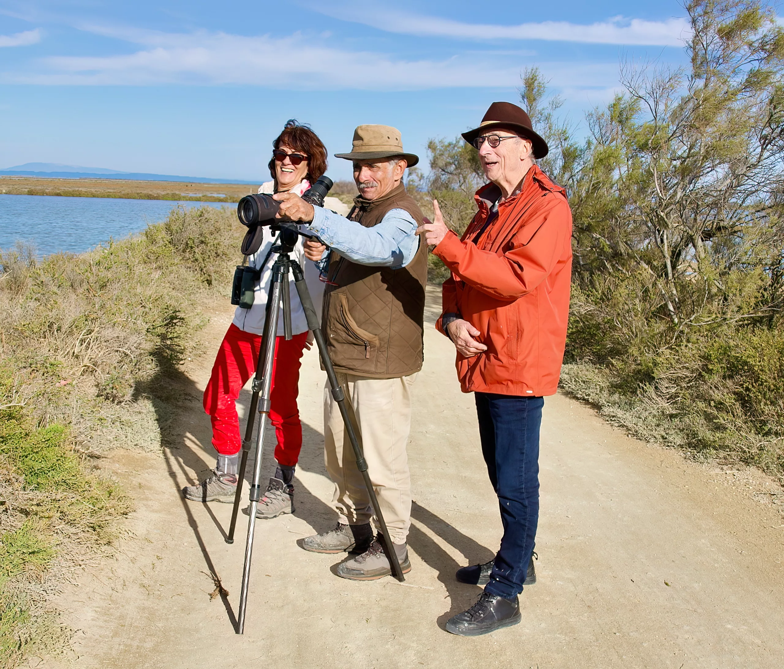 Jean-Marie Espuche guidant des visiteurs en Camargue